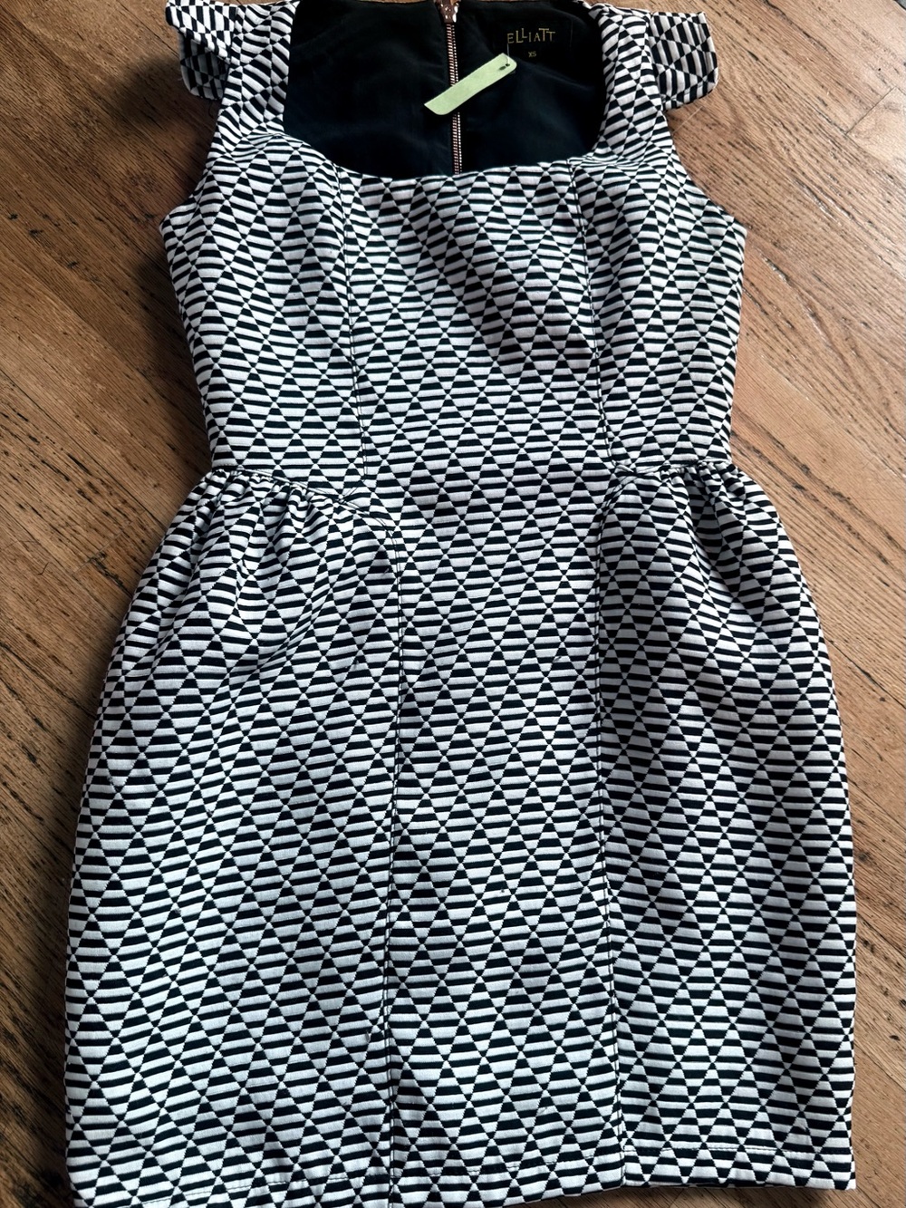 NWOT Elliatt Black and White Geometric Cap-Sleeve Fit-and-Flare Mini Dress
